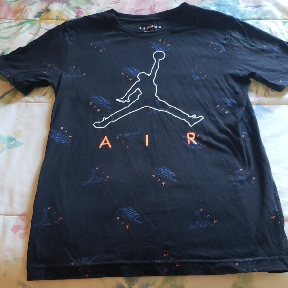 Boys Youth L (12-13y) Jordan Black T-Shirt with Blue and Orange Accents